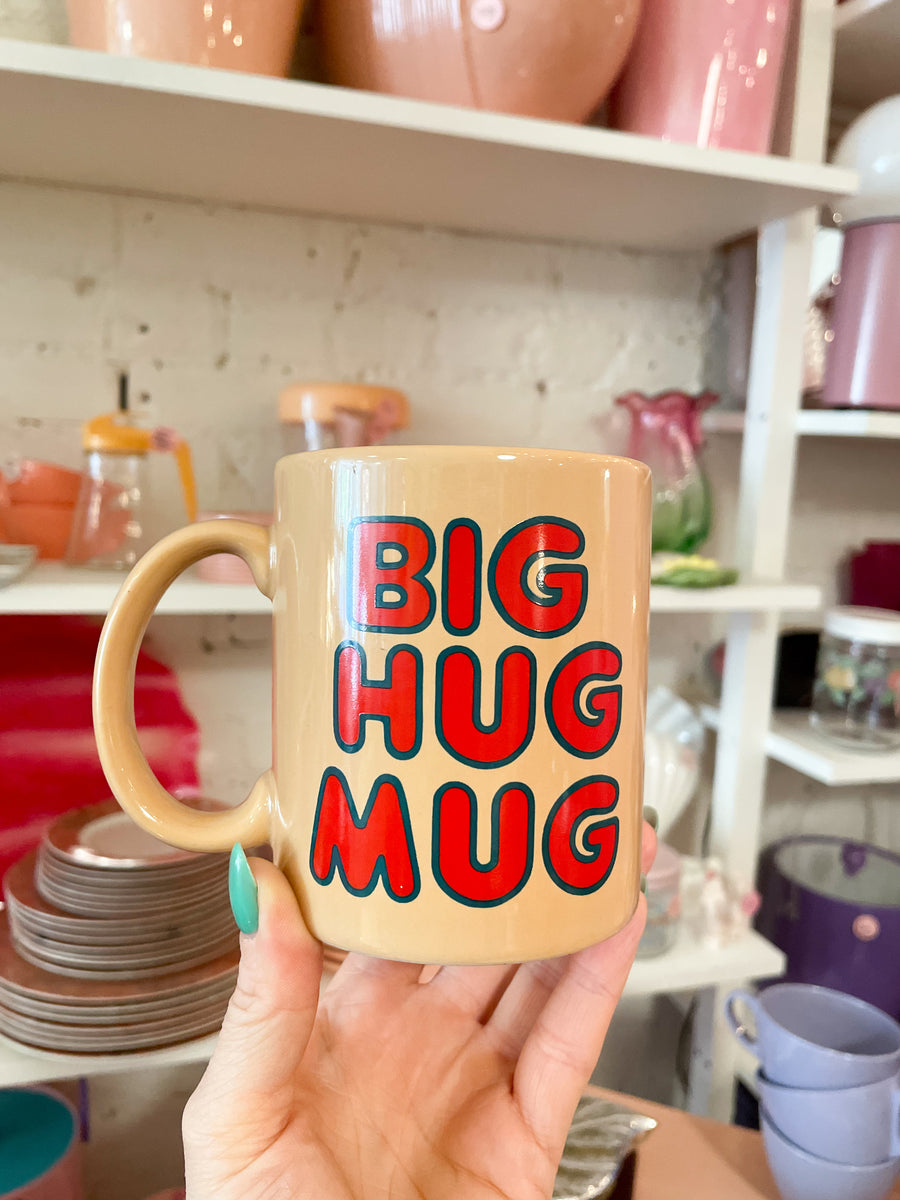 Tazza In Ceramica 'Big Hug' – Gialla Con Scritta Rossa E Blu – Capacità 340 Ml