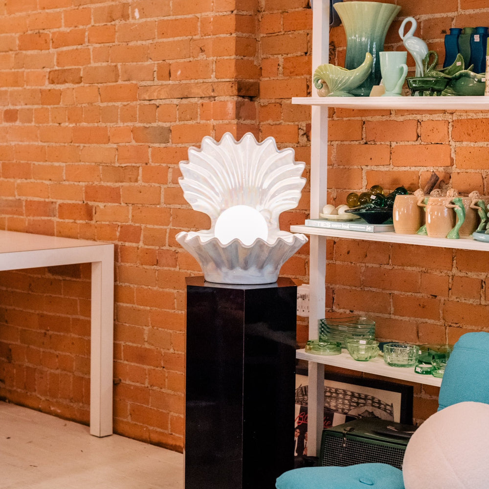 Vintage 1970s Limelight Pearlescent Clam Shell and Pearl Lamp
