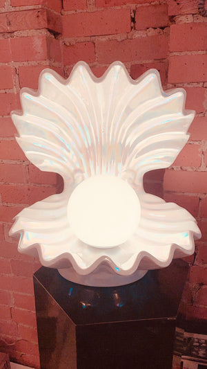 Vintage 1970s Limelight Pearlescent Clam Shell and Pearl Lamp