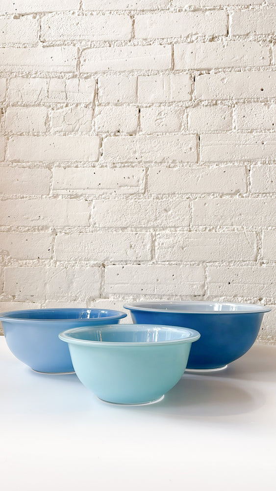 Vintage Nesting Pyrex Mixing Bowls