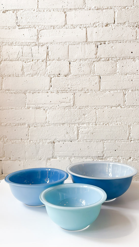 Vintage Nesting Pyrex Mixing Bowls